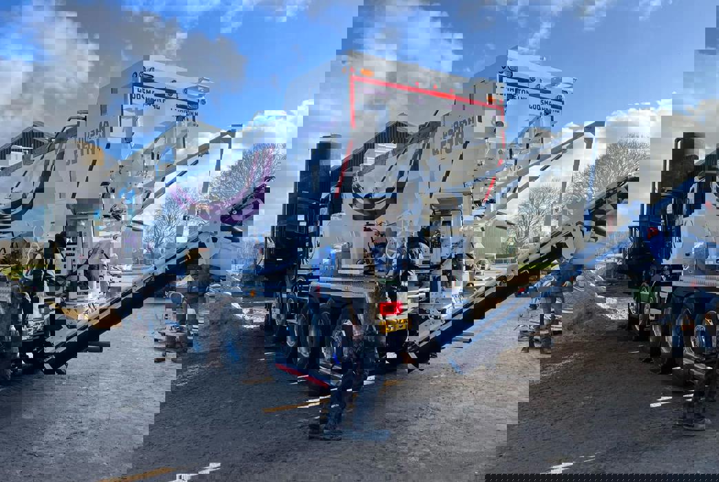 PHOTO 2025 02 08 17 23 27